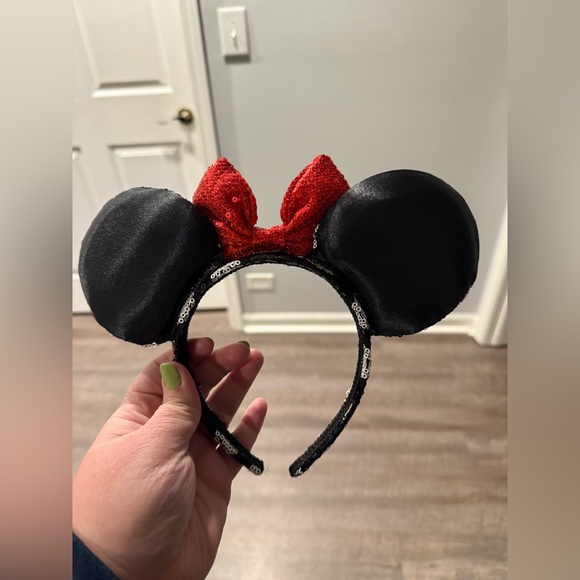 Disney Minnie Mouse Ears with Red Bow and Polka Dots - Picture 2 of 3